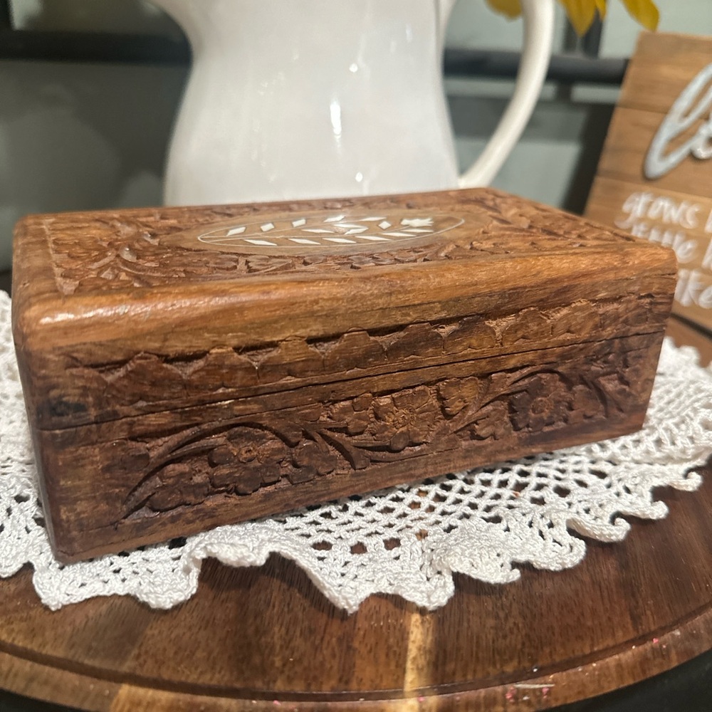 Vintage Handcrafted Wooden Box with Intricate Design - Picture 3 of 7